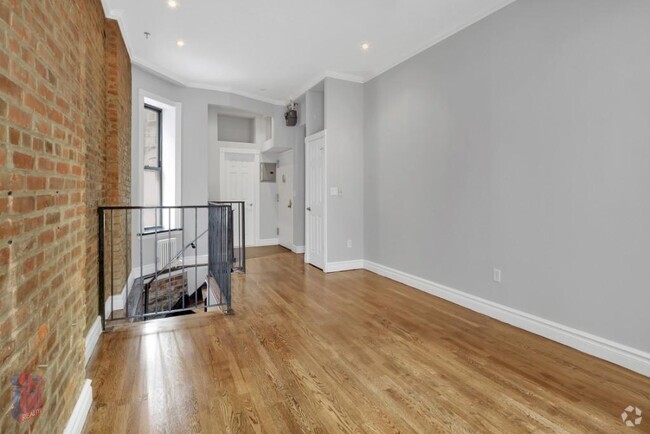 Building Photo - 246 Mott St