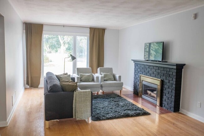 Building Photo - 2173 Navaho Dr