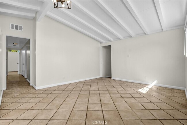 Foto del edificio - 1523 W Frances Dr