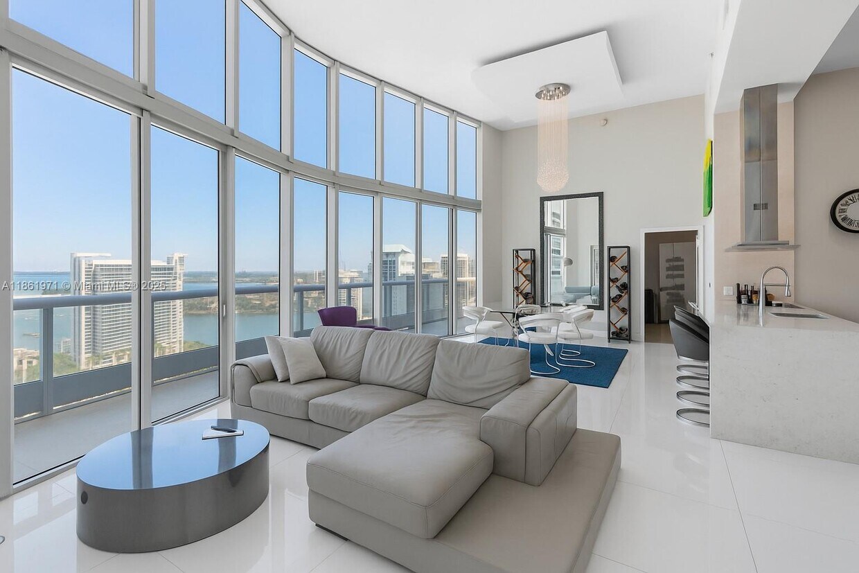 Primary Photo - 495 Brickell Ave
