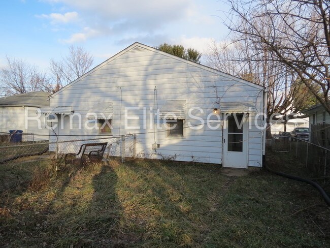 Building Photo - 2633 S 6th St