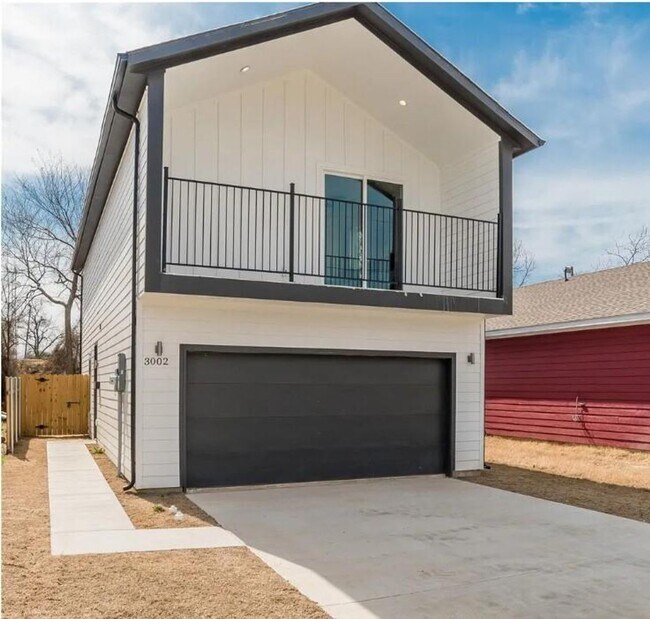 Foto del edificio - Newer Build with Open Concept, Balcony & Backyard