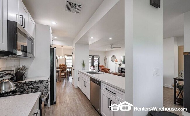 Quartz countertops - 4001 N 8th Ave