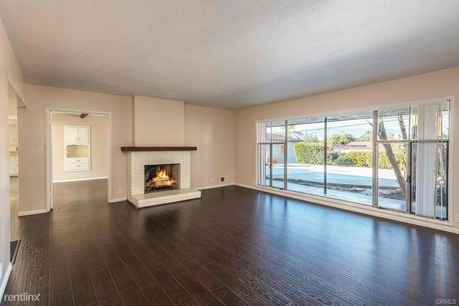 Building Photo - 3023 E Sunset Hill Dr