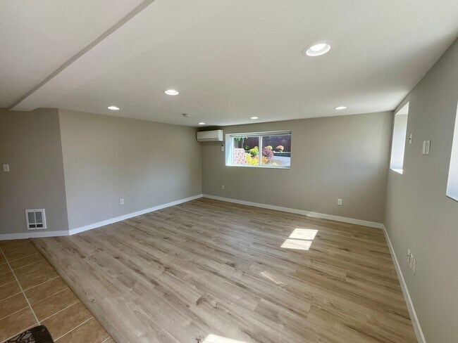 Foto del edificio - Spacious & Stylish 3-Bedroom ADU in Everett