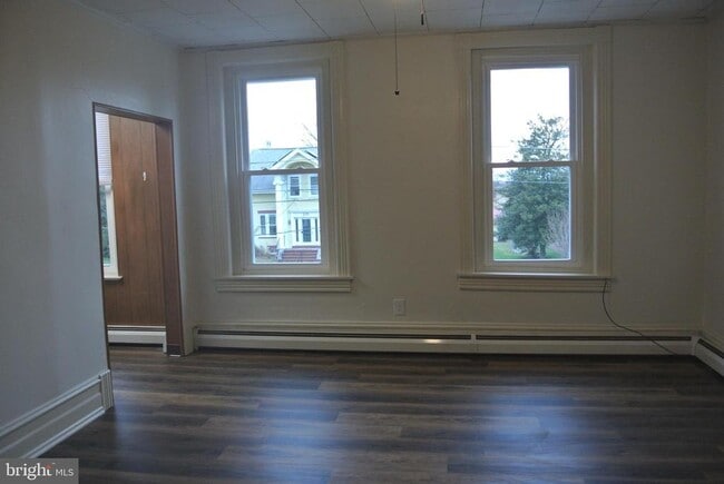 Building Photo - 330 Broad St