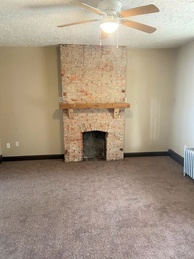 Building Photo - Beautiful Updated 4 Bedroom, 2 Bathroom Ho...