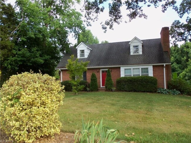 Building Photo - 4224 Robinhood Rd