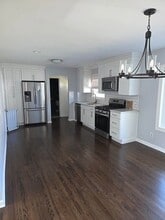 26 Larkspur Ln