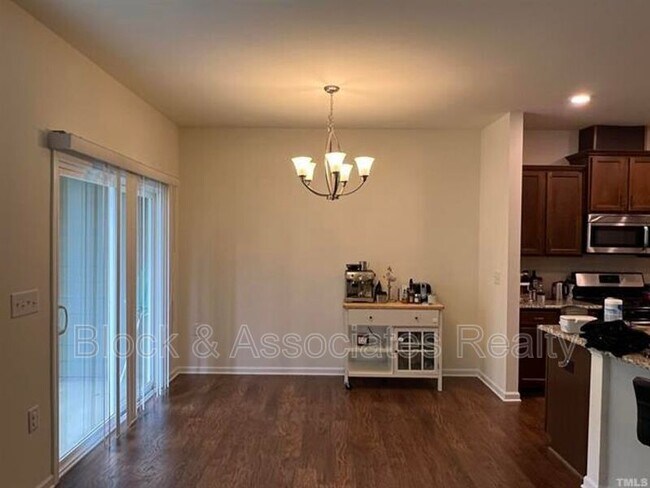 Foto del edificio - 1156 Lookout Ridge Rd