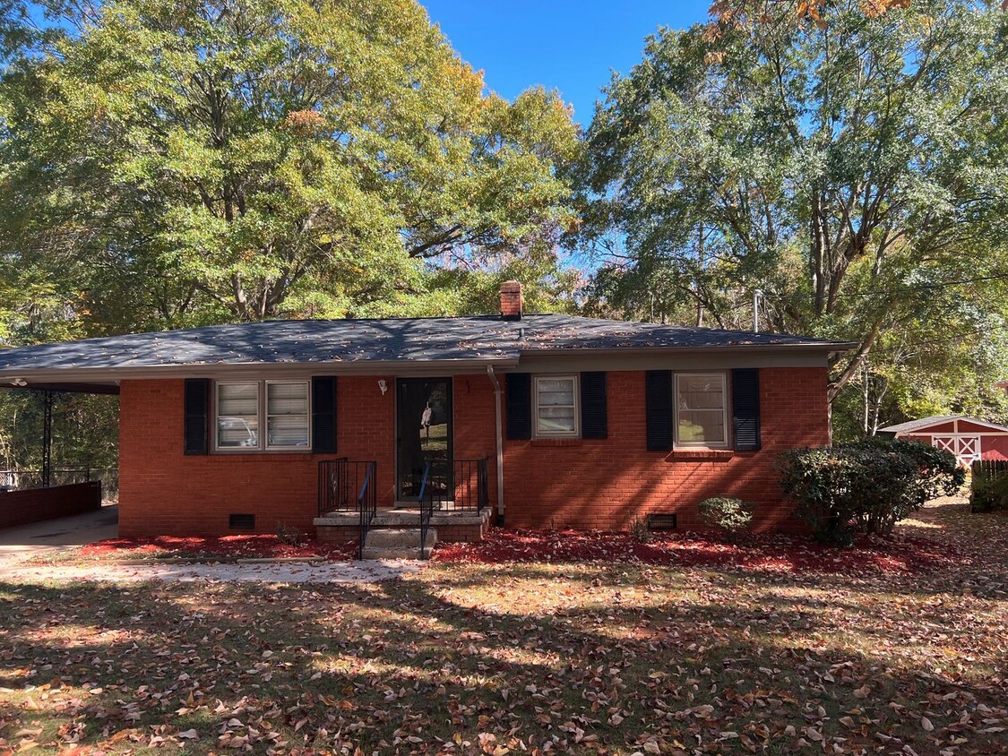 Primary Photo - 3/1 ranch brick home-fenced back yard!