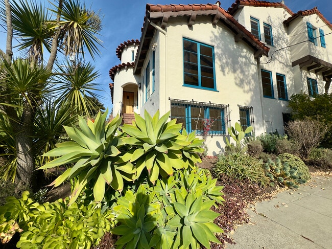 Building Photo - 1645 Scenic Ave