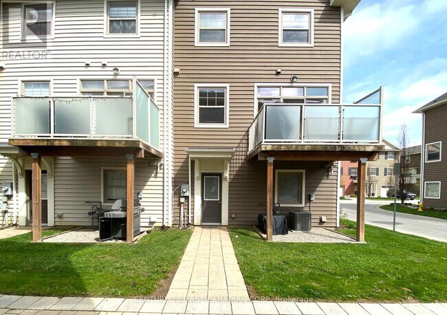 Building Photo - 1040 Coronation Dr