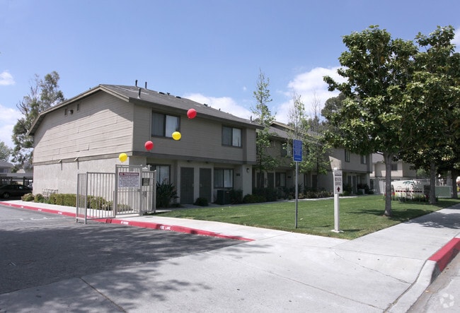 Building Photo - Park Place Townhomes