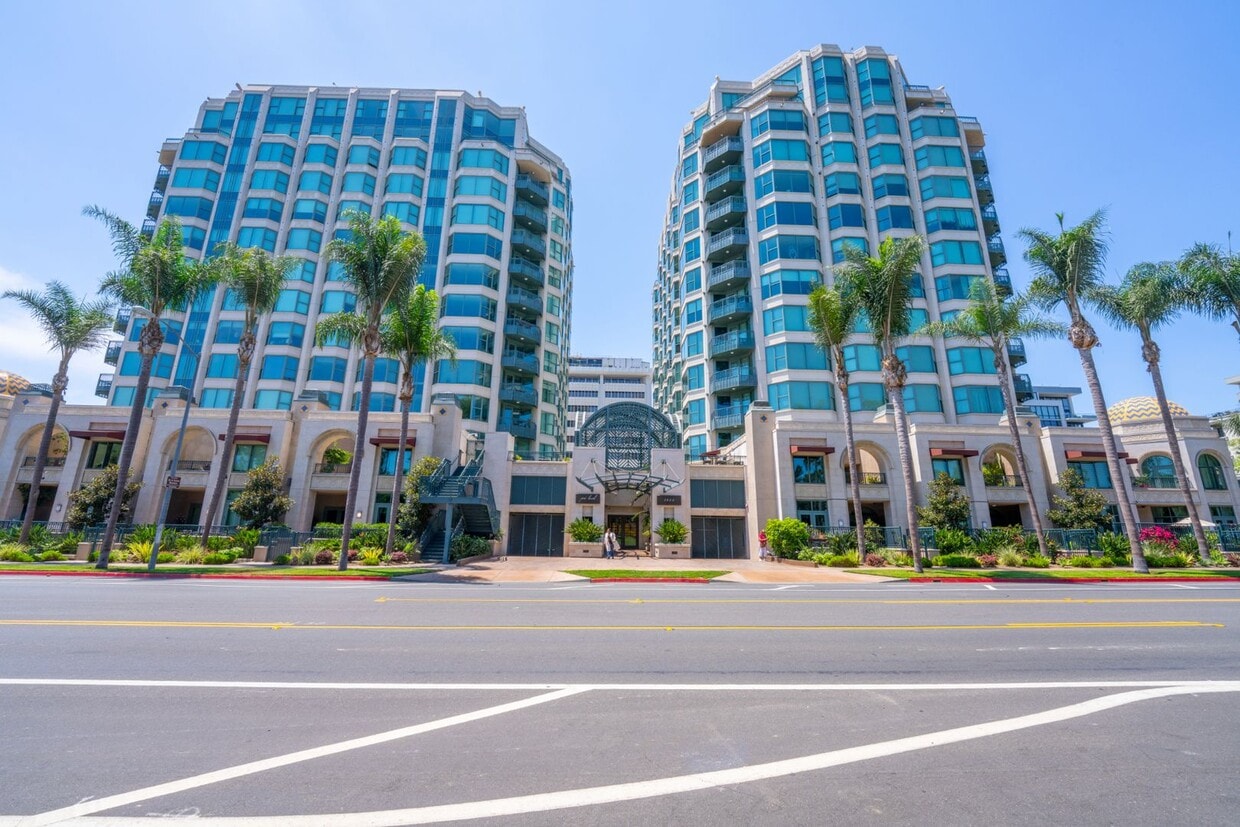 Primary Photo - Gorgeous Park Laurel condominium