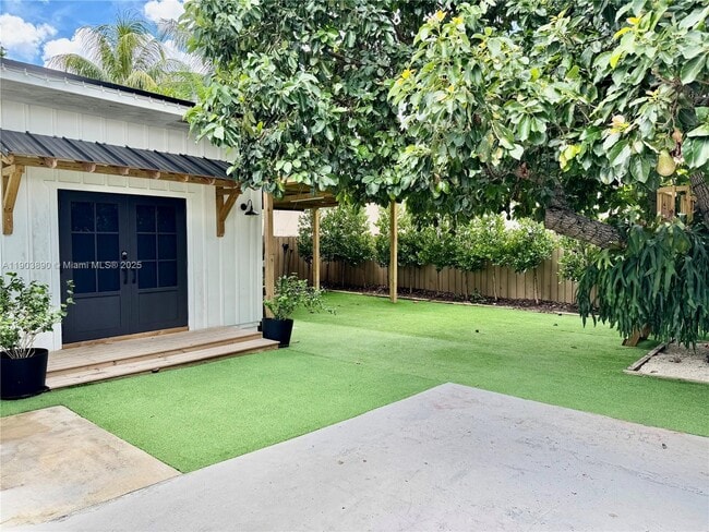 Building Photo - 7030 SW 87th Ct