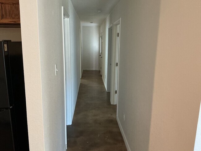 Building Photo - Charming 3 bedroom 2 bath duplex in desira...