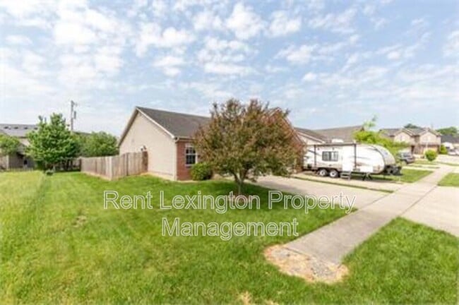 Foto del edificio - 300 Elkchester Cir