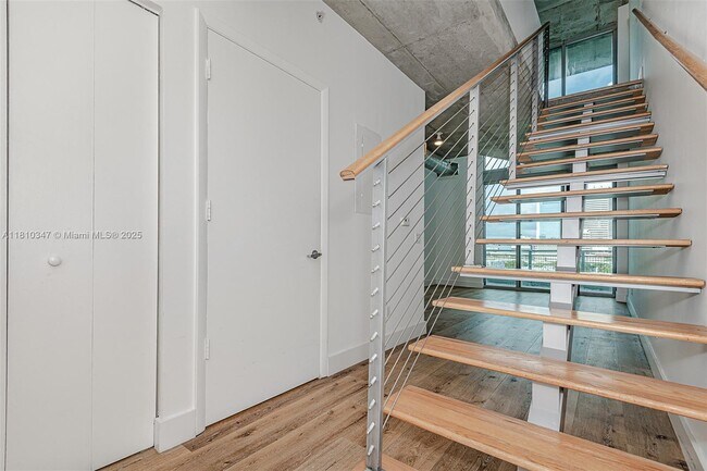 Foto del edificio - 690 SW 1st Ct