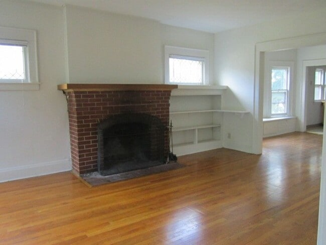 Photo - 953-55 Westcott St Apartment