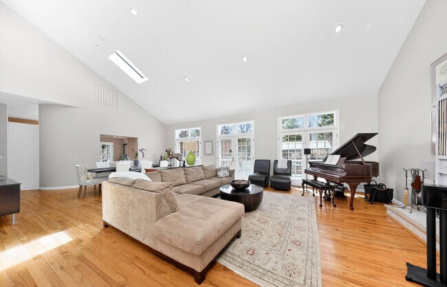 Building Photo - 150 Talmage Farm Ln