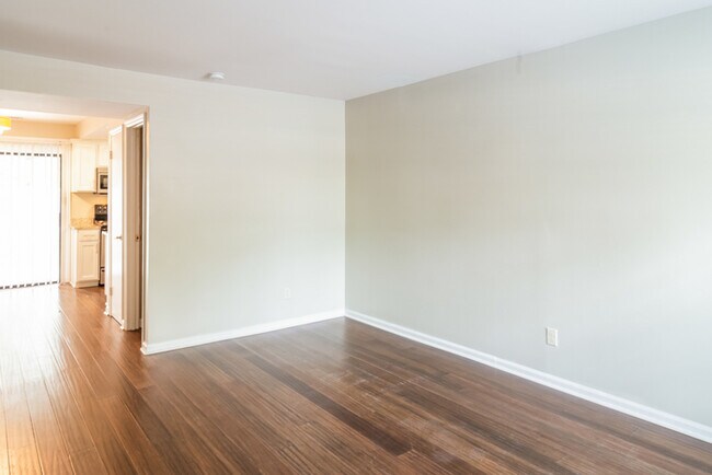 Foto del edificio - Inviting 2-Bedroom Townhome in Mount Pleasant