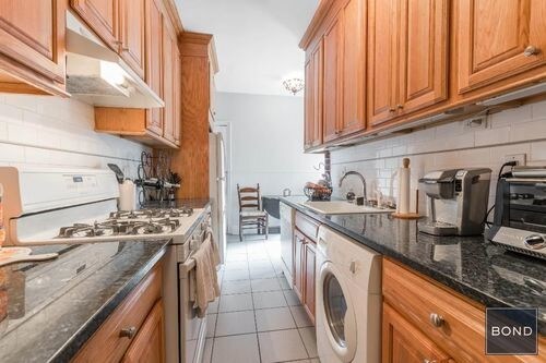 Foto del edificio - 99 E 4th St