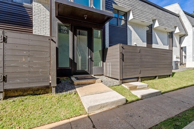 Building Photo - SPRINGHILL OAKS CONDOMINIUMS