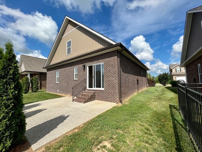 Building Photo - 1135 Cross Pointe Dr