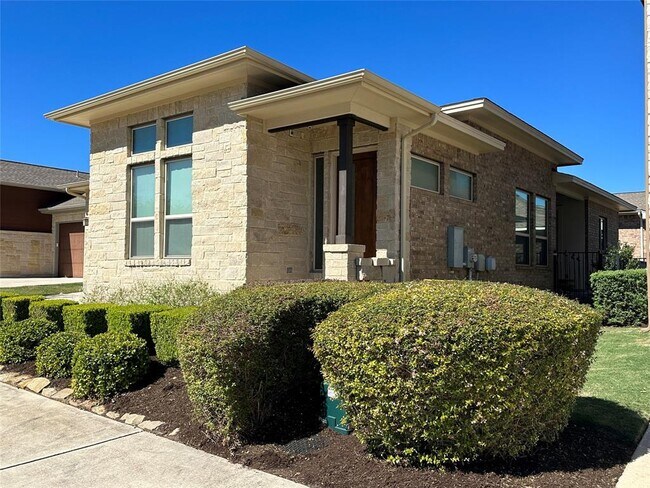 Foto del edificio - 604 Baylee Love Ln E