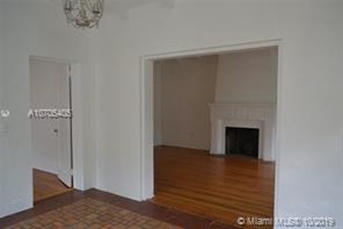 Foto del edificio - 444 NE 39th St