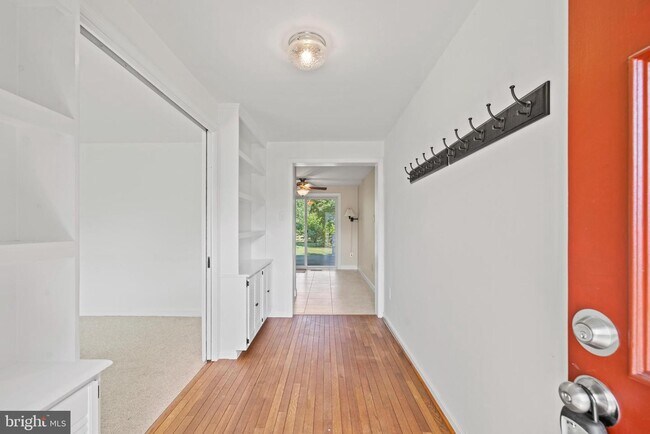 Foto del edificio - 22772 Evergreen Mills Rd