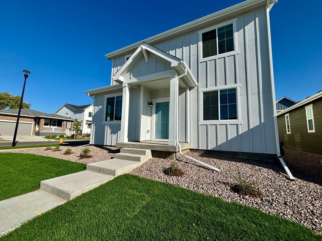 Primary Photo - Beautiful New Build Home With Modern Finis...