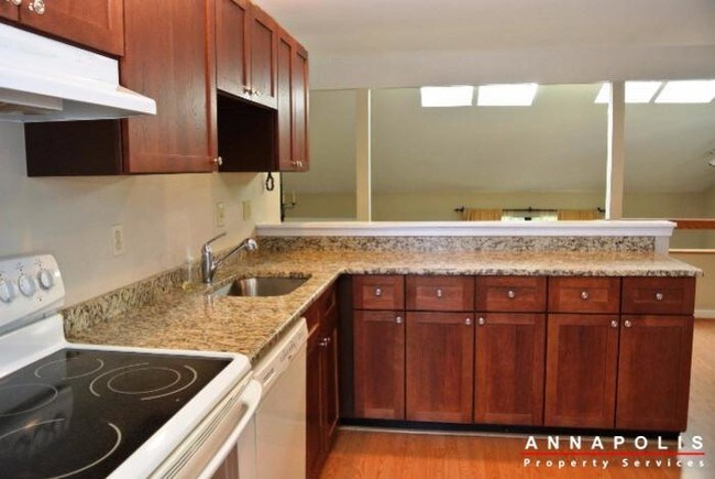 Building Photo - 913 langdon court