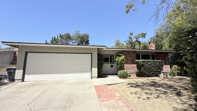 Building Photo - 550 Highland Dr