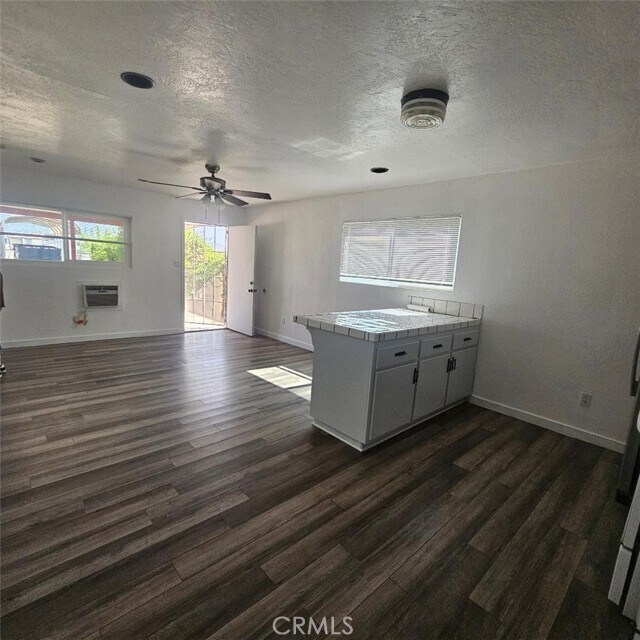 Foto del edificio - 16925 Wood Rd