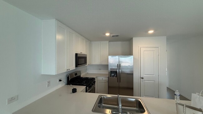 Building Photo - 205 E Lima Dr