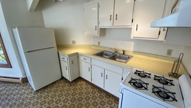 Building Photo - 193 S Main St