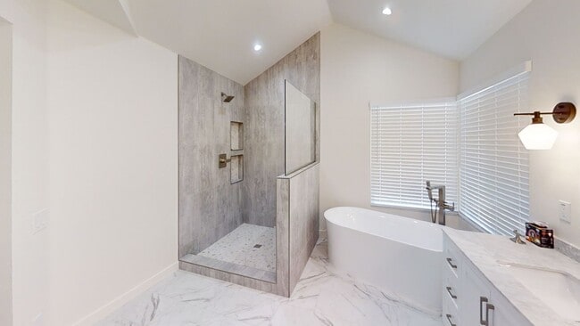 Foto del edificio - 4 Bedroom Home in Rolling Hills Community Yucaipa CA