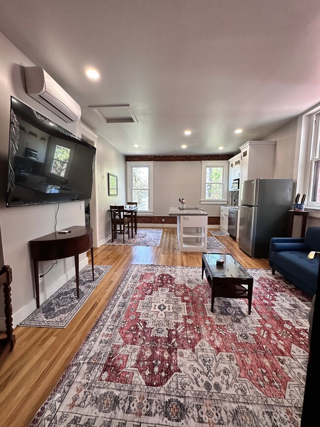 Photo - 1234 S 1st St (Louisville, KY) Apartment