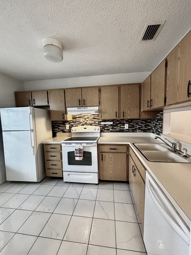 Building Photo - 2853 Forrestal Ct