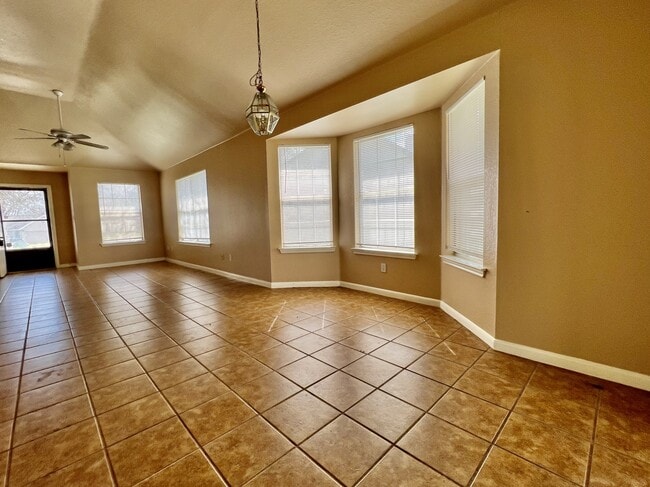 Building Photo - 108 N Mockingbird Cir