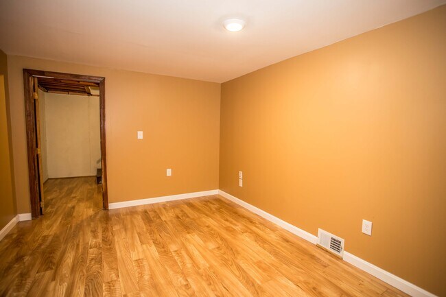 Building Photo - 183 Flagstone Dr