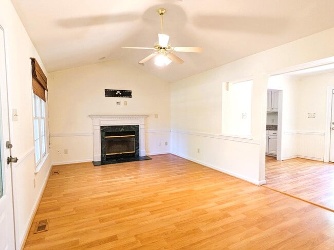 Building Photo - 1025 Stonewater Dr