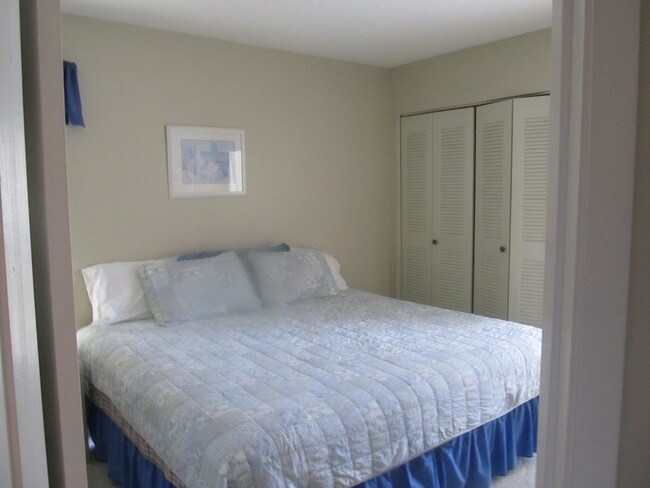SPARE BEDROOM - 2950 Clubview Dr