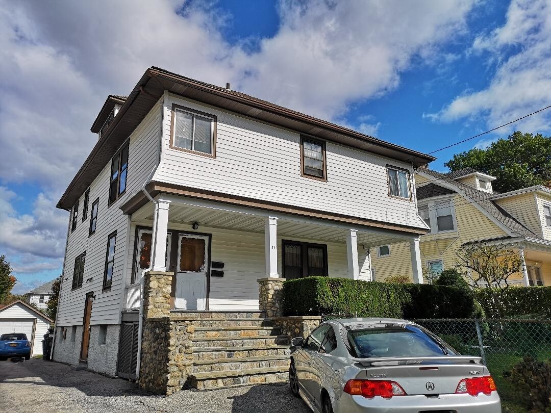 Front - 31 Midland Ave