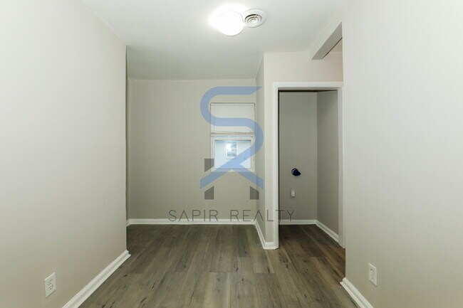 Building Photo - Welcome Home to Belvedere Park – 2 Beds • 1 Bath