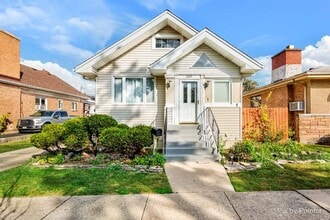 Building Photo - 2225 N 76th Ct