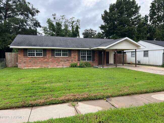 Building Photo - 104 Sorority Dr