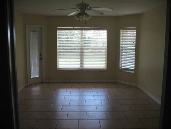 Building Photo - 440 Marion Oaks Trail
